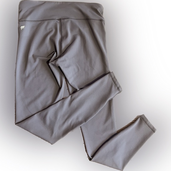 NWOT Fabletics Solid Gray leggings XS with key holder Powerhold - Picture 2 of 5